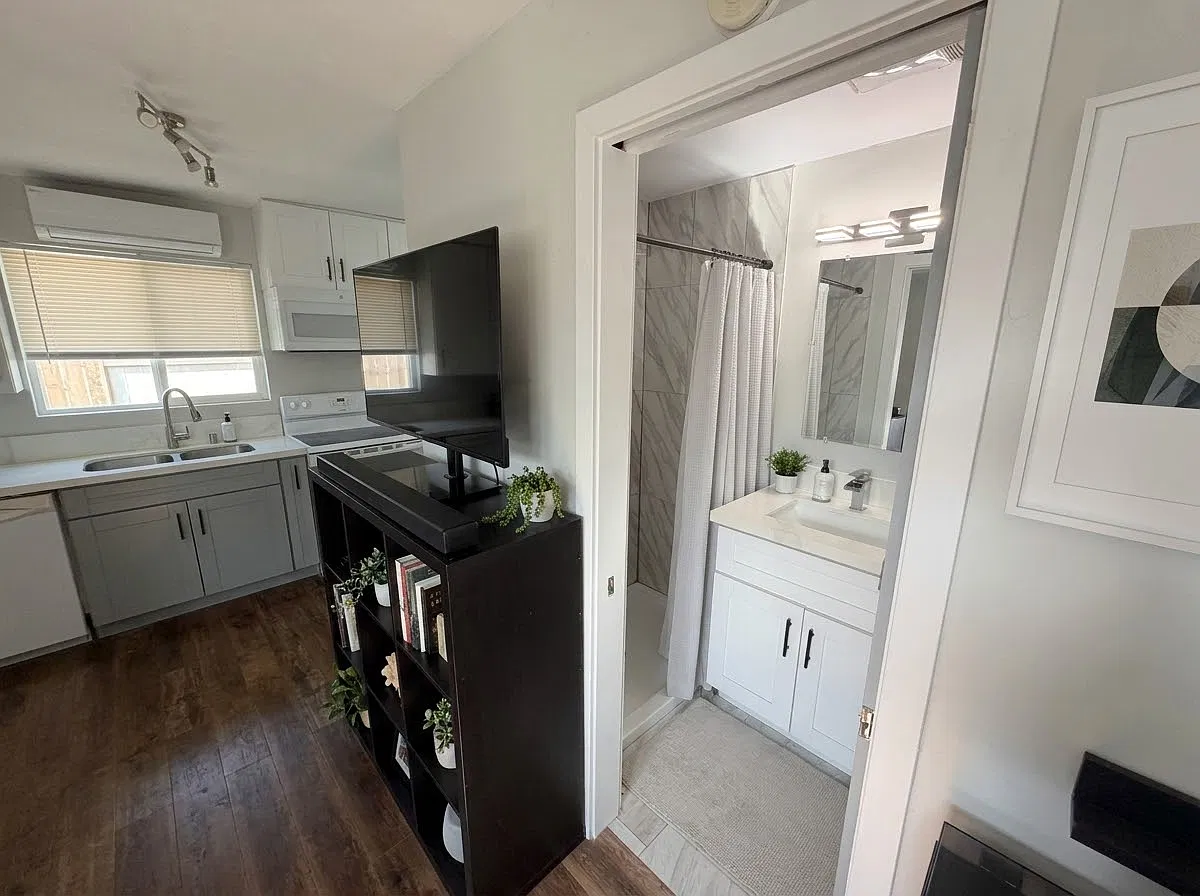 Studio, 332 sqft, $1,749 — Photo 4