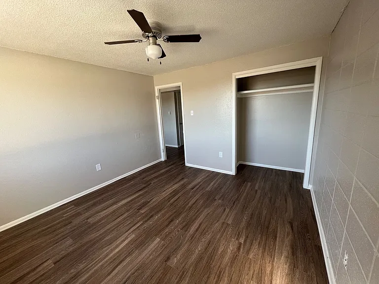 Highland Square Apartments — Photo 11