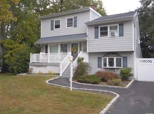 557 Peter Paul Dr, West Islip, NY 11795