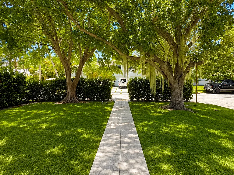 725 Myrtlewood Ln — Photo 10