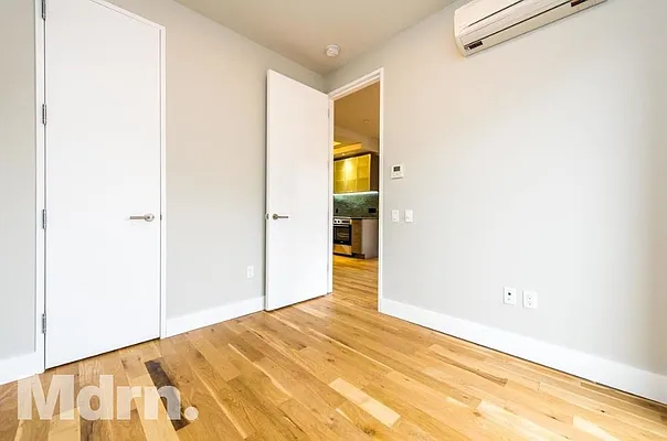 Rented by Mdrn Residential | media 32