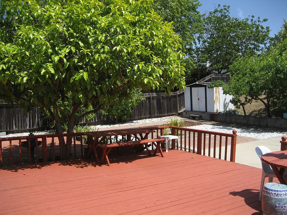 2nd image of 124 Sequoia Rd