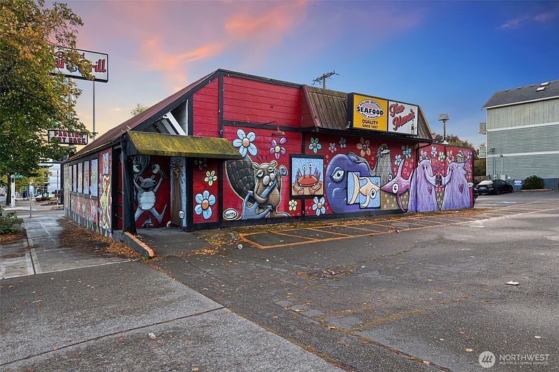 3rd image of 5305 15th Avenue NW