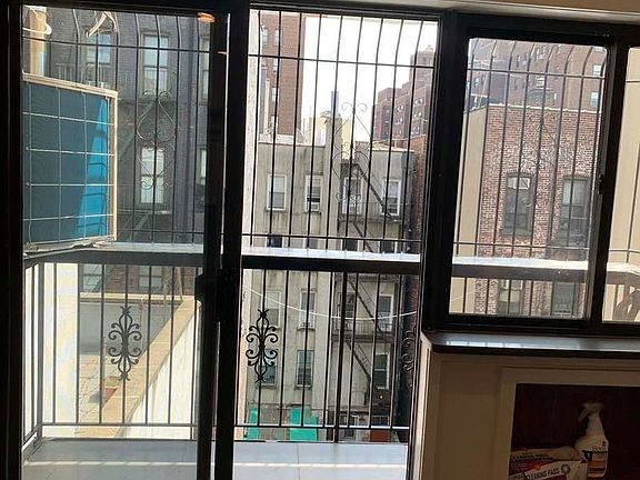 3rd image of 102 Madison St #5R