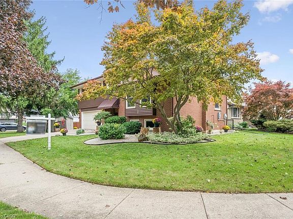 3rd image of 21 Colebrook Ct