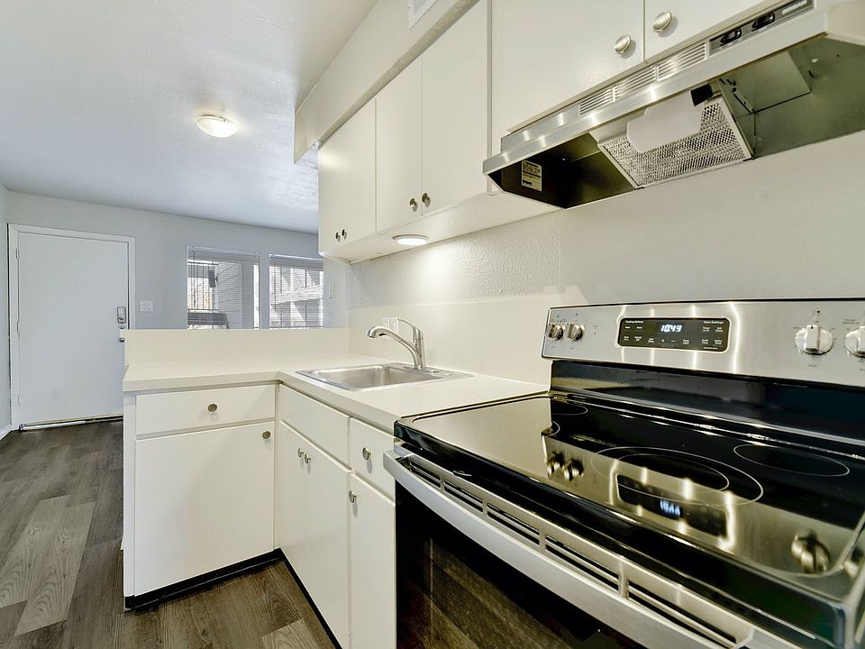 1st image of 409 W 38th St APT 205