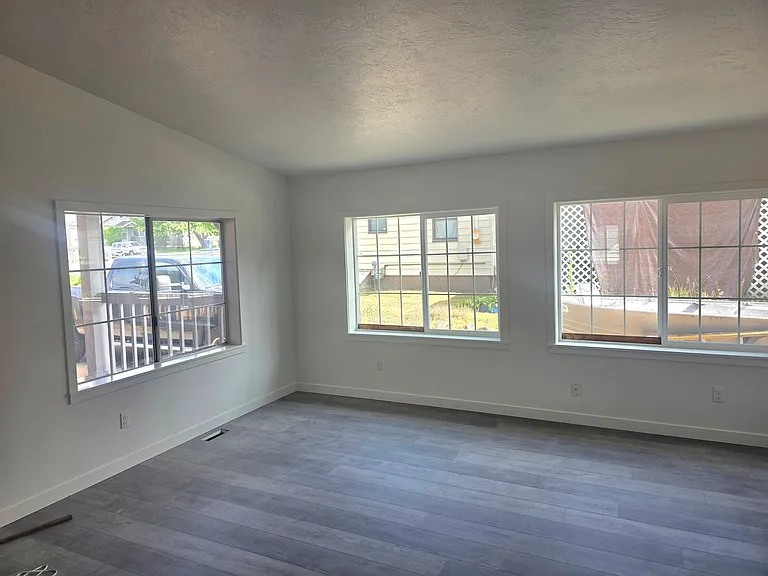 10037 1st Ave S — Photo 3