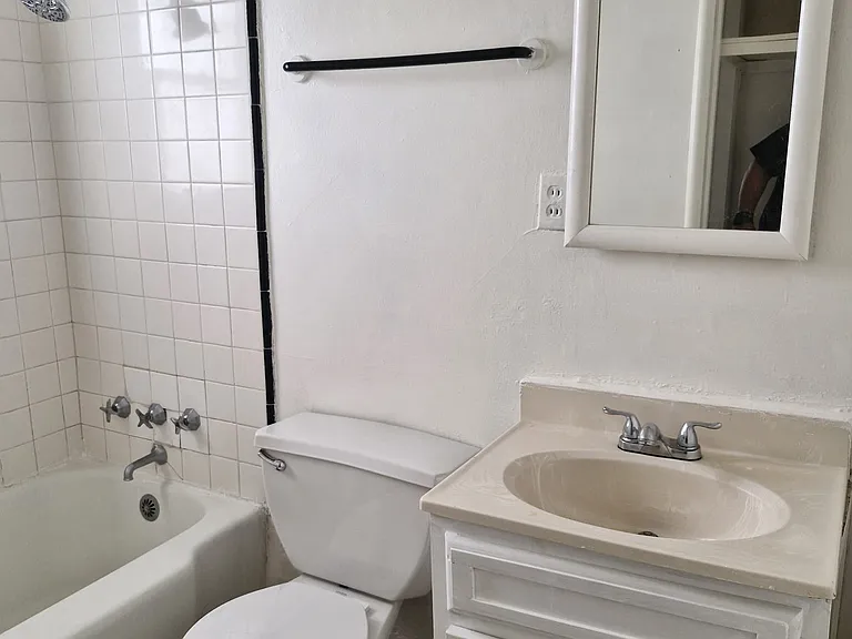 7315 Willoughby Ave #7315 — Photo 9
