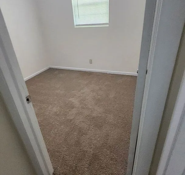 518 Aiken St — Photo 8