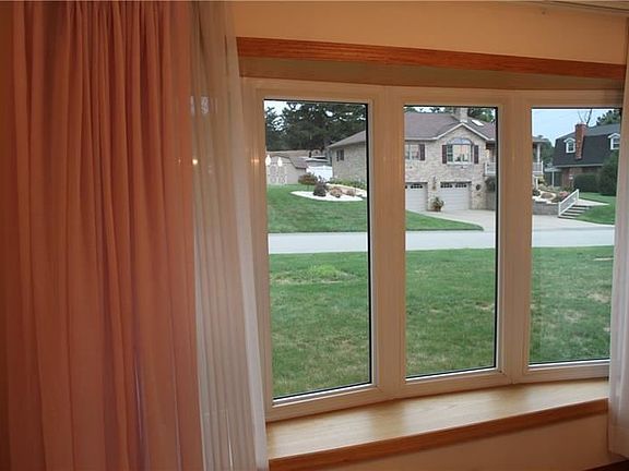 4th image of 1112 Chapel Dr