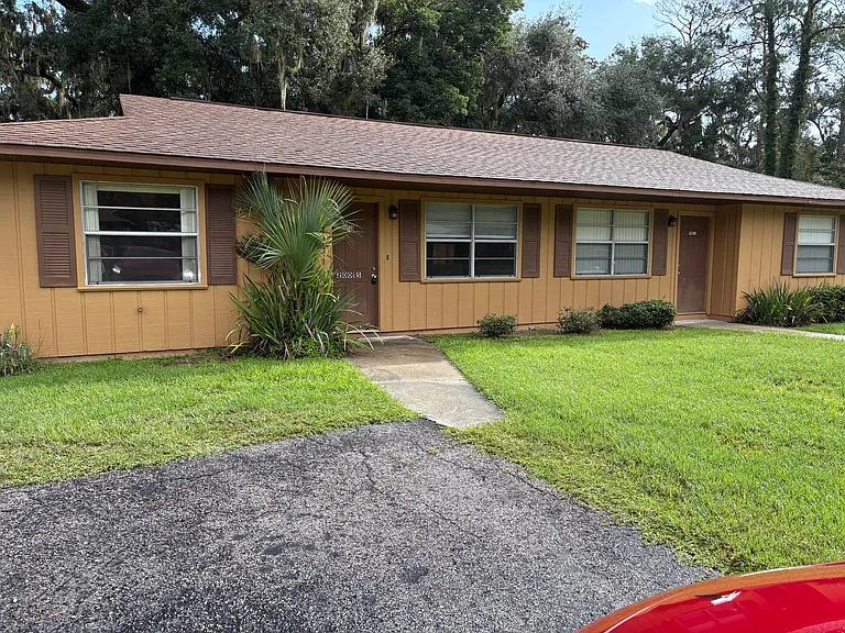 20015 Suncrest Dr — Photo 2