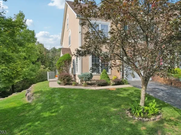 84 Magnolia Way, North Haledon Boro, NJ 07508
