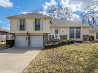 9335 Cottonwood St, Lenexa, KS 66215