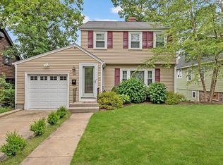 34 Redlands Rd, West Roxbury, MA 02132