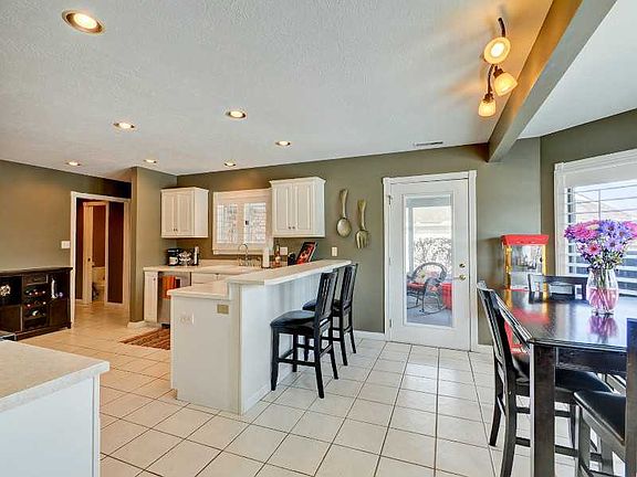 5th image of 7447 Donegal Ln