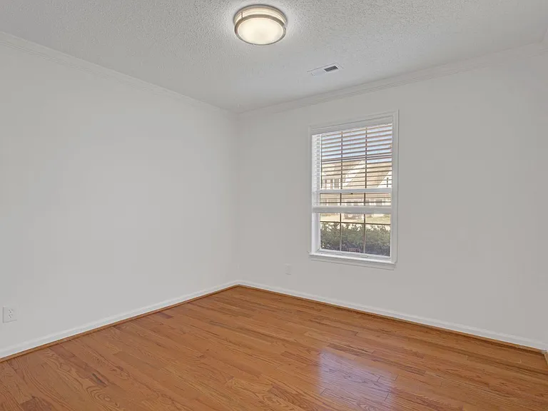 453 Waverly Pl — Photo 19
