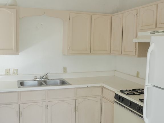 3rd image of 457 San Cristobal St APT B