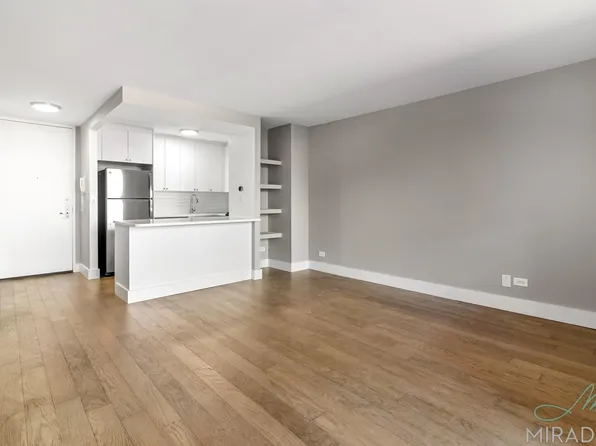 330 East 39th Street image 3 of 18