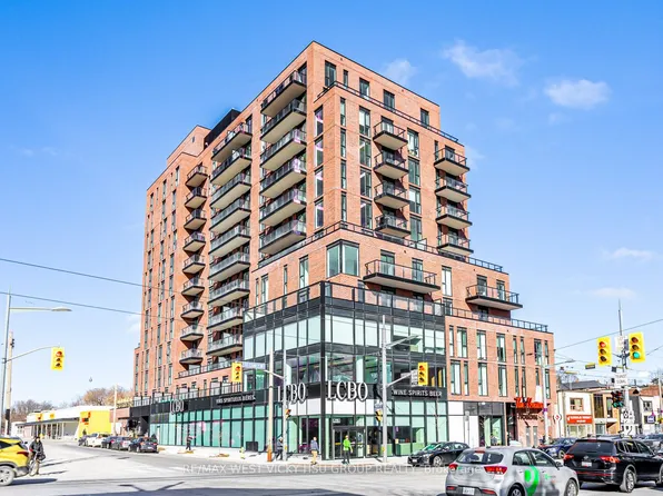 185 Alberta Ave #810, Toronto, ON M6C 0A5