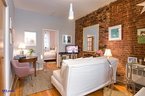 Rented by LC Lemle Real Estate Group | media 11