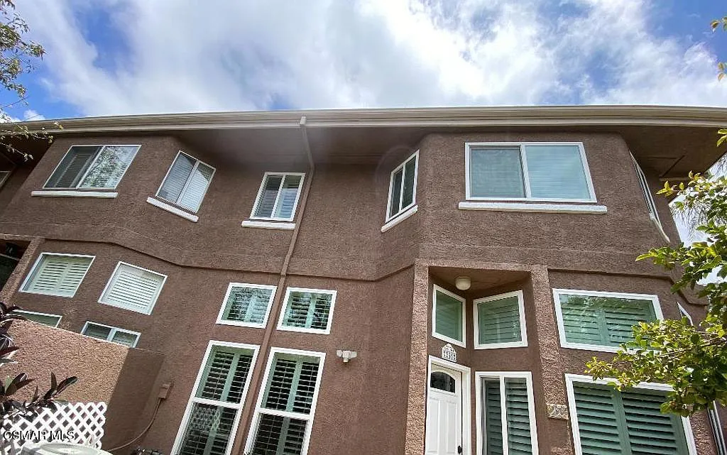 3 bed, 2.5 bath, 1954 sqft, $3,950 — Photo 4