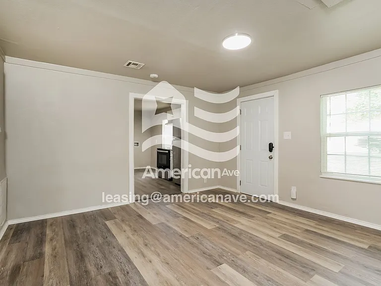 758972_003_living_room_12823921.jpg