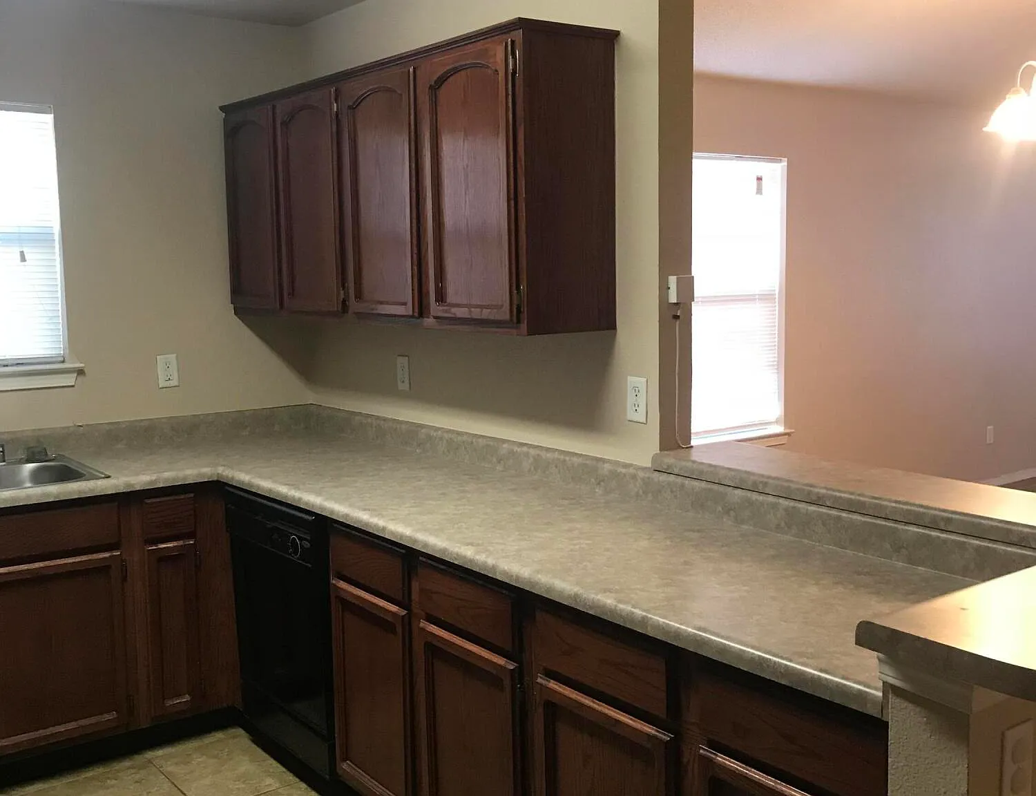 3 bed, 2.0 bath, 1376 sqft, $1,650 — Photo 4