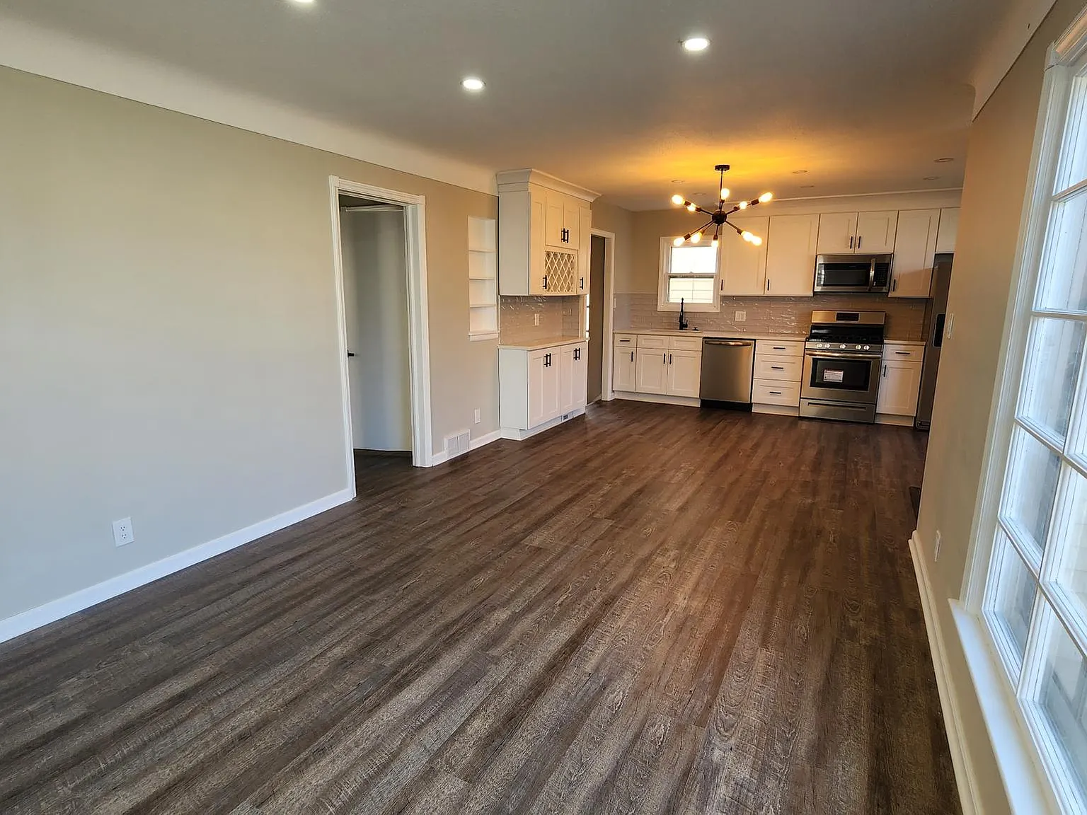 3 bed, 1188 sqft, $1,950 — Photo 4