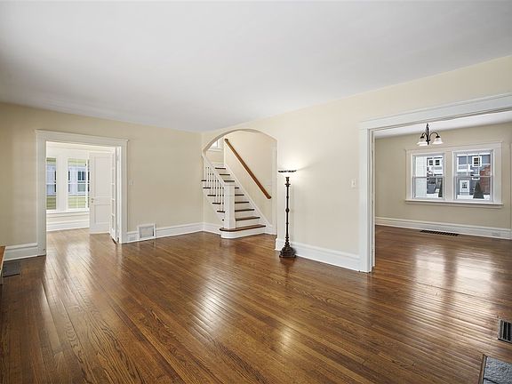 5th image of 745 Oakridge Dr