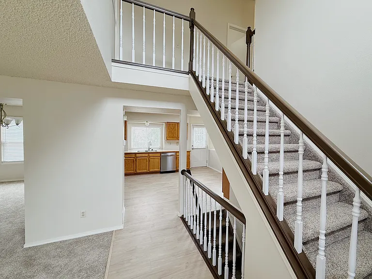 8061 Scarborough Dr — Photo 5