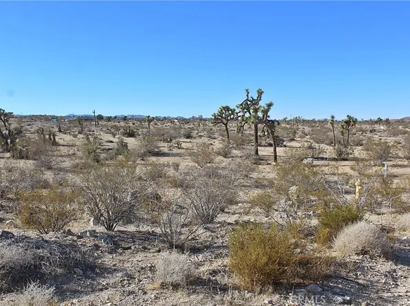11 Alta Ave, Yucca Valley, CA 92284