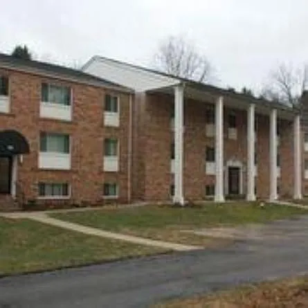 100 Everhard - Short-term rentals available Photo 1