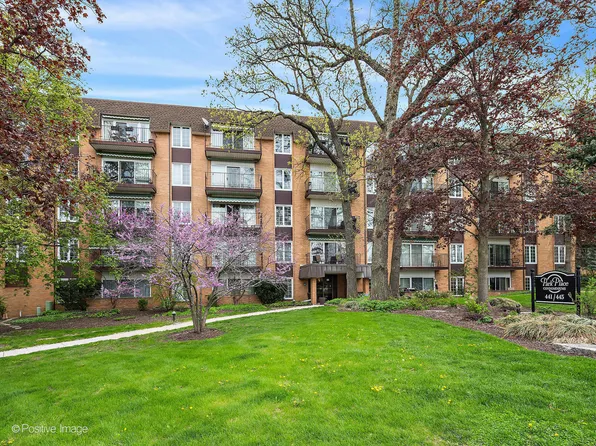 441 N Park Blvd APT 2I, Glen Ellyn, IL 60137