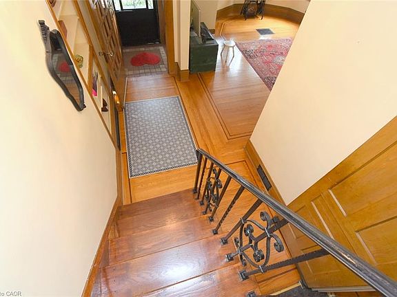 5th image of 28 Saint Clair Ave