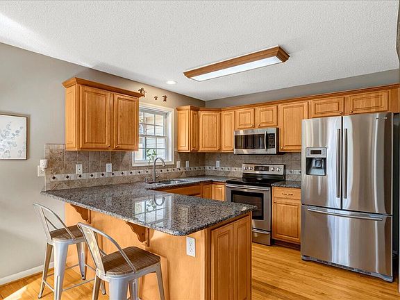 5th image of 195 Woodcroft Dr