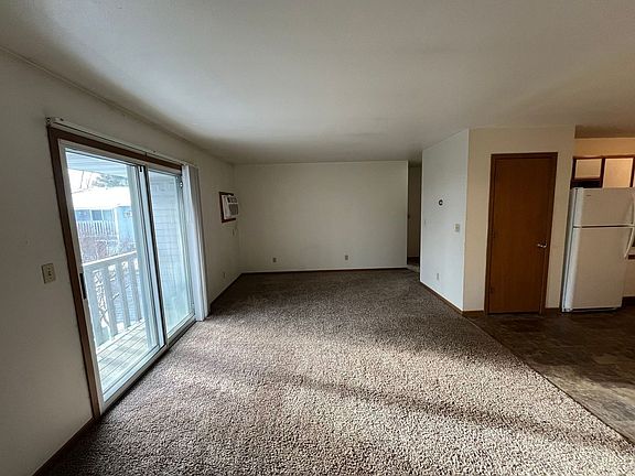 4th image of 2460 Willow Dr #A