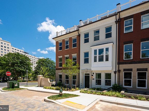 2nd image of 10282 Grosvenor Pl