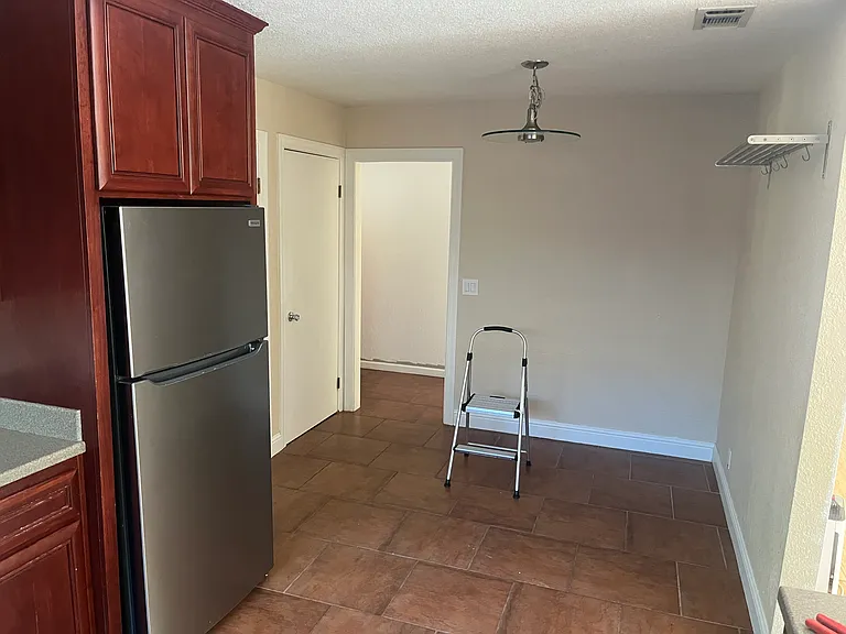 1105 Cabot St — Photo 6