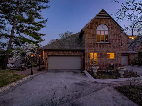 8903 Douglas Ct, Omaha, NE 68114