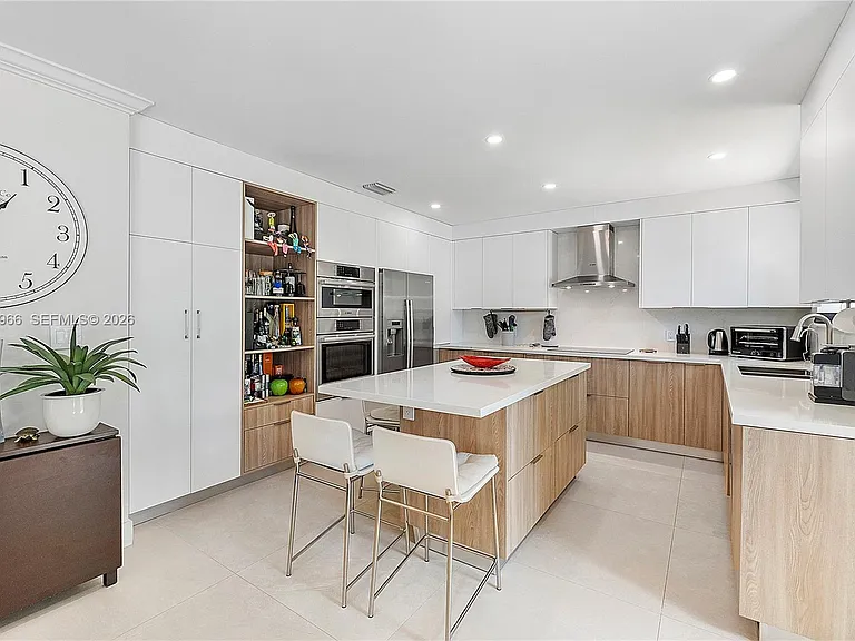 301 Hampton Ln — Photo 19