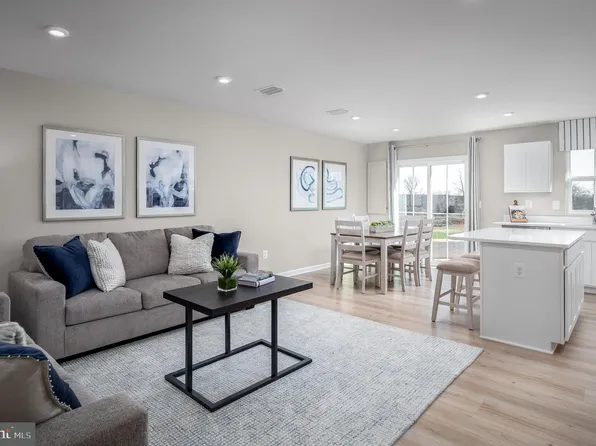 27 Gunnison Dr, Hedgesville, WV 25427