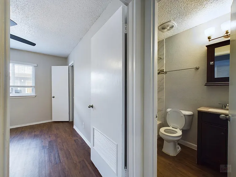 2401 Manor Rd #125 — Photo 6