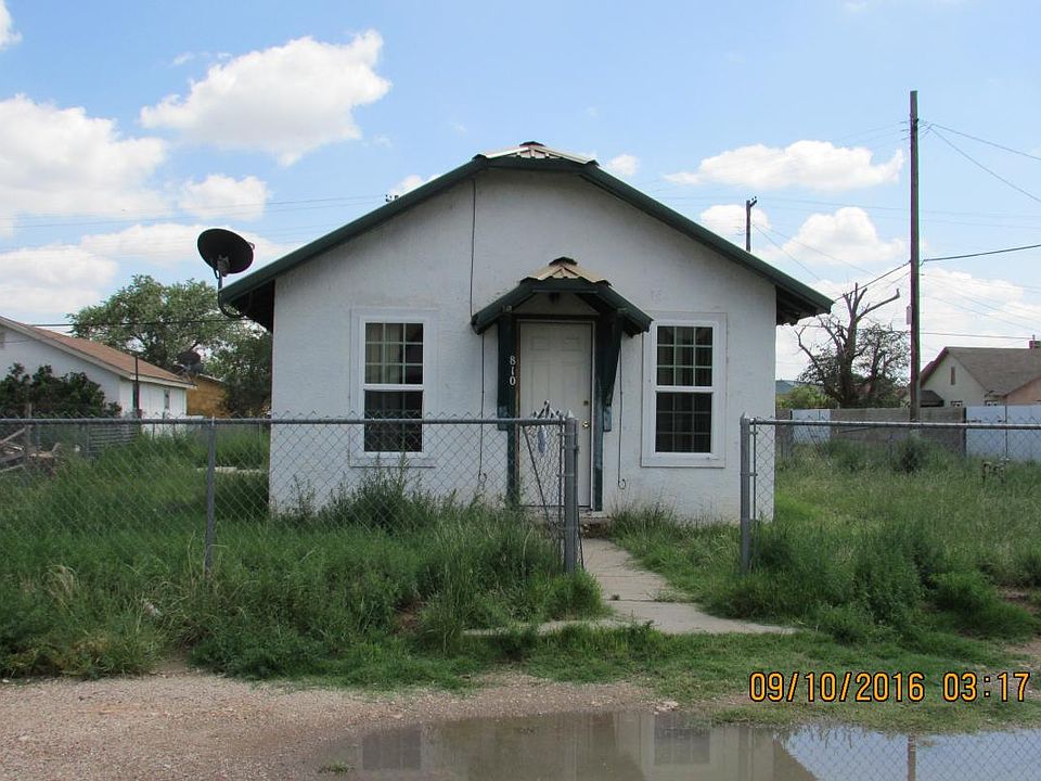 1st image of 810 E 2nd St
