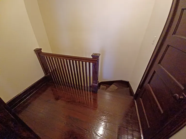 262 Bond St — Photo 15