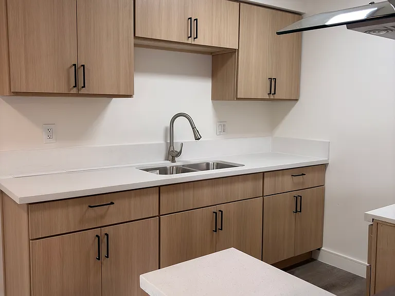 6136 Woodlawn Ave #F — Photo 1