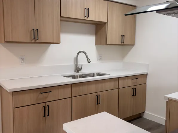 6136 Woodlawn Ave APT F, Maywood, CA 90270