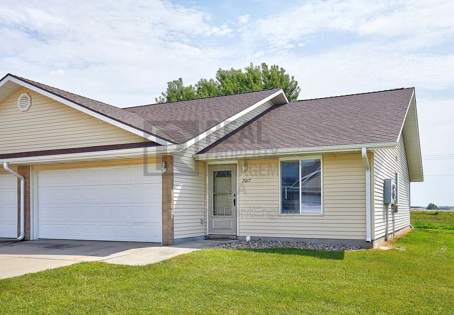 3 bed, 1.0 bath, 1176 sqft, $1,395 — Photo 2