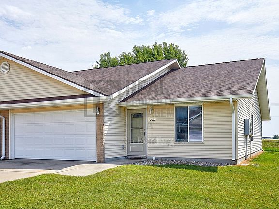 2nd image of 2017 Vista View Dr #2017