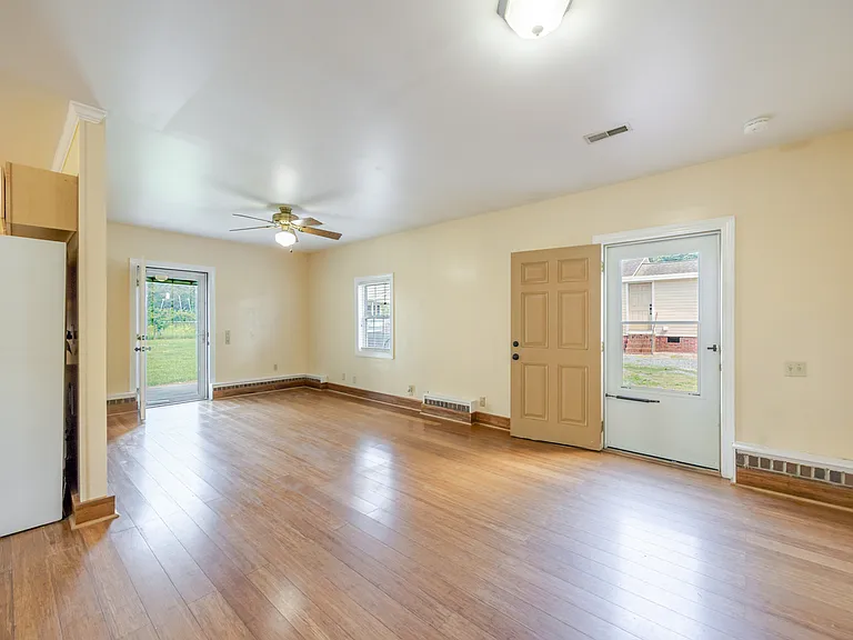 2621 1/2 W Willow Dr — Photo 5