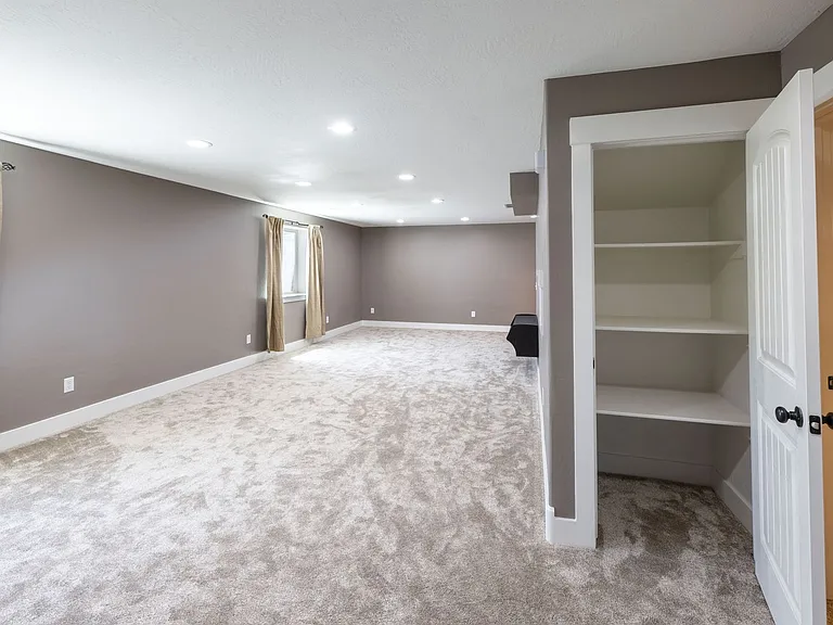 303 S Park Ave — Photo 26